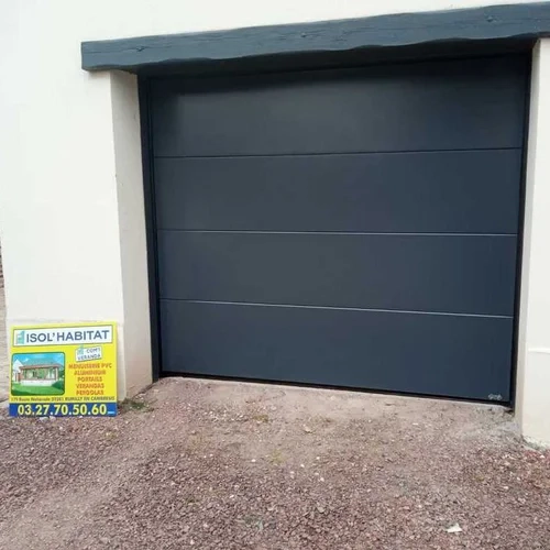 vue d'une porte de garage sectionnelle