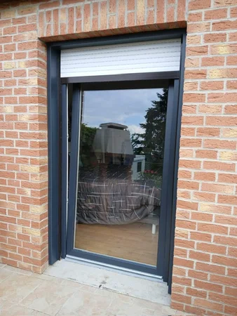 remplacement de menuiseries à Proville : Porte fenêtre chambre - vue extérieure