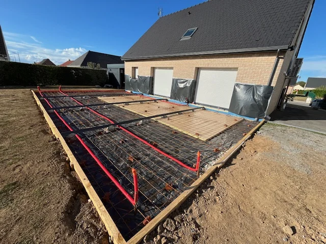 vue du coffrage avec isolation du chantier véranda à Masnières